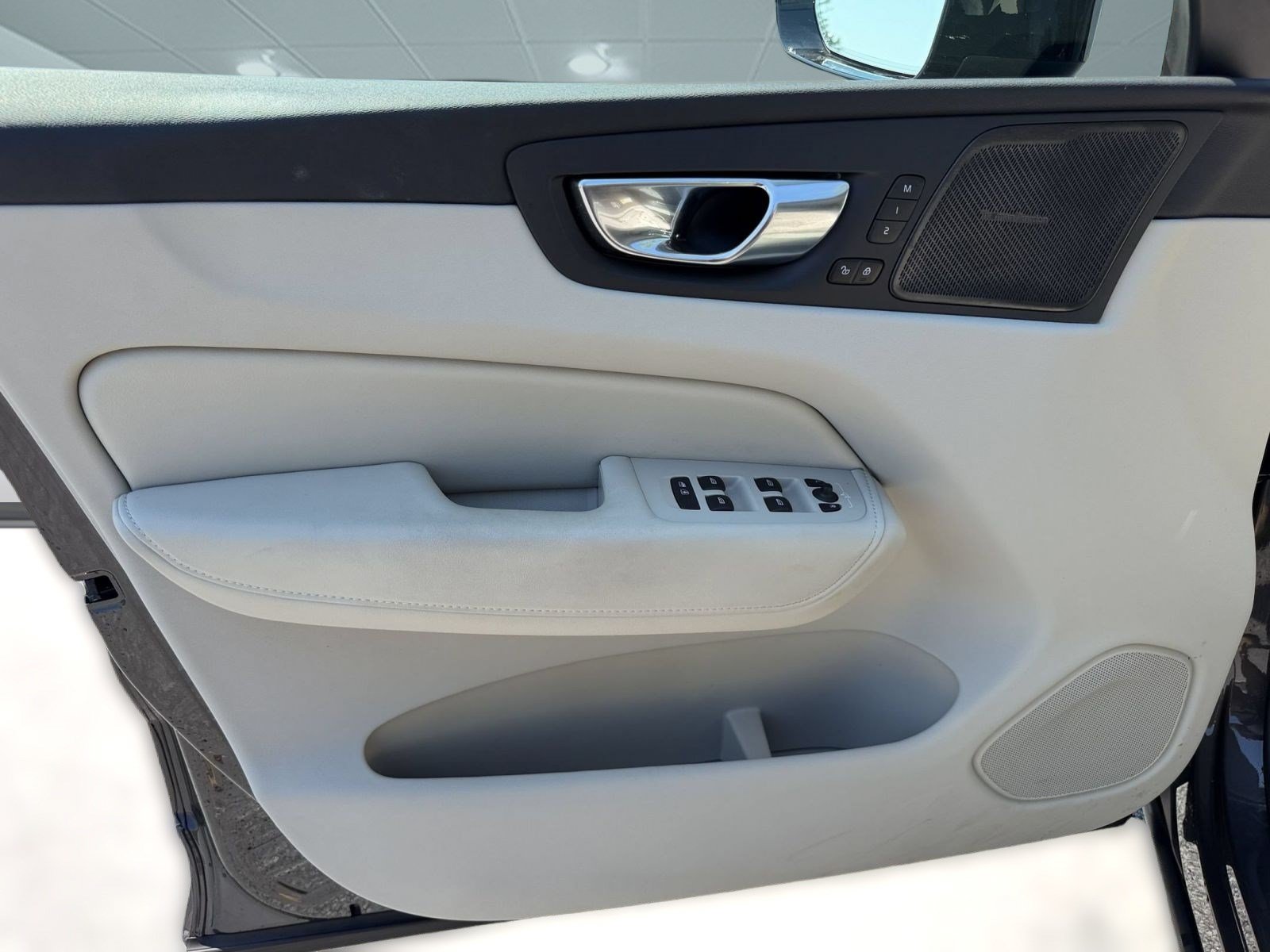 Certified 2025 Volvo XC60 B5 Plus w/ Protection Package Premier AWD/4WD image 13