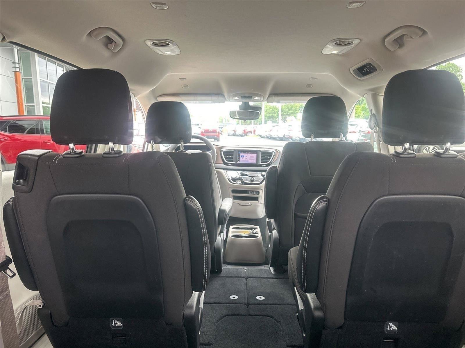 Used 2024 Chrysler Voyager LX FWD image 17
