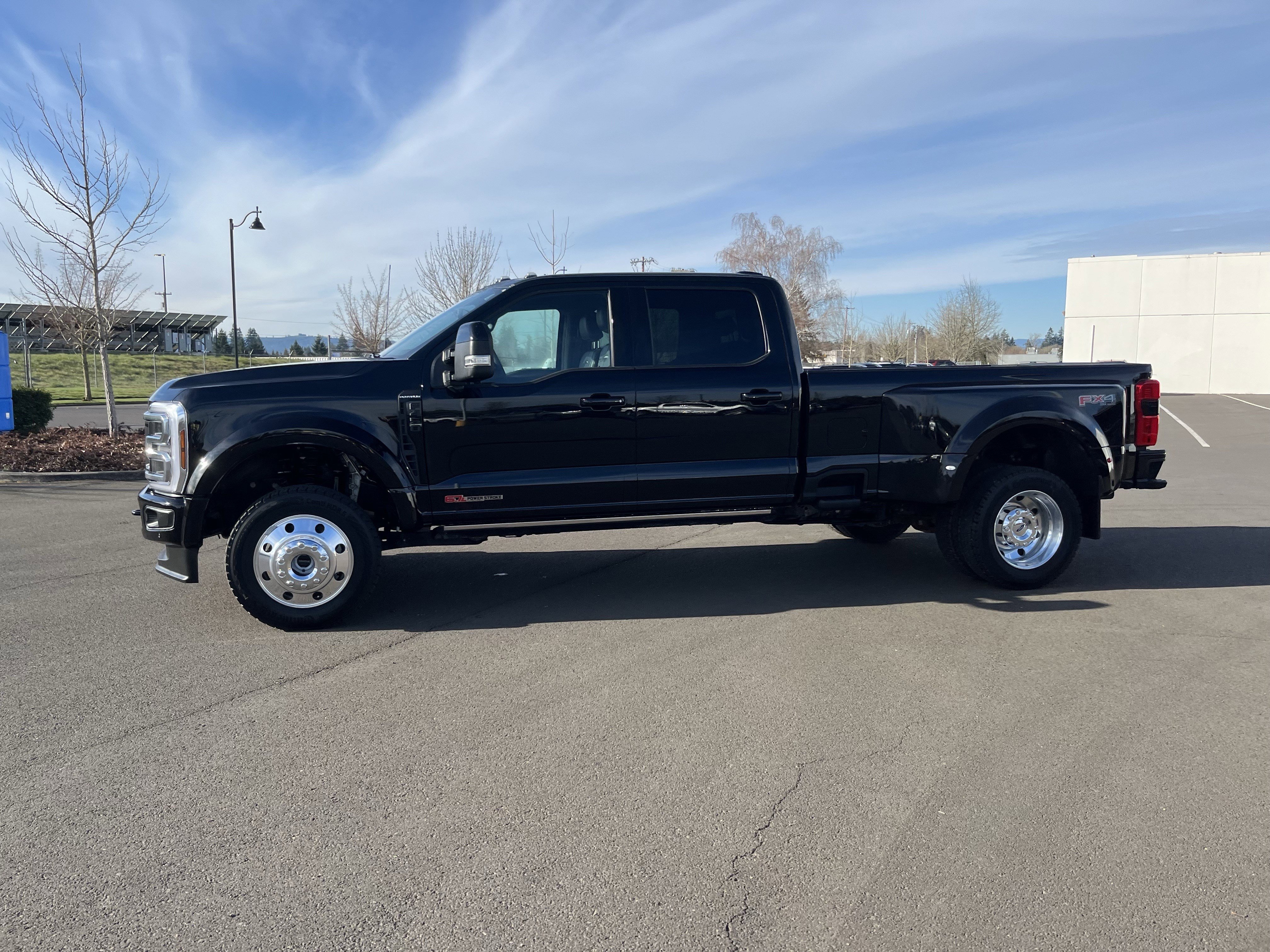 Used 2025 Ford F450 Platinum w/ FX4 Off-Road Package image 2