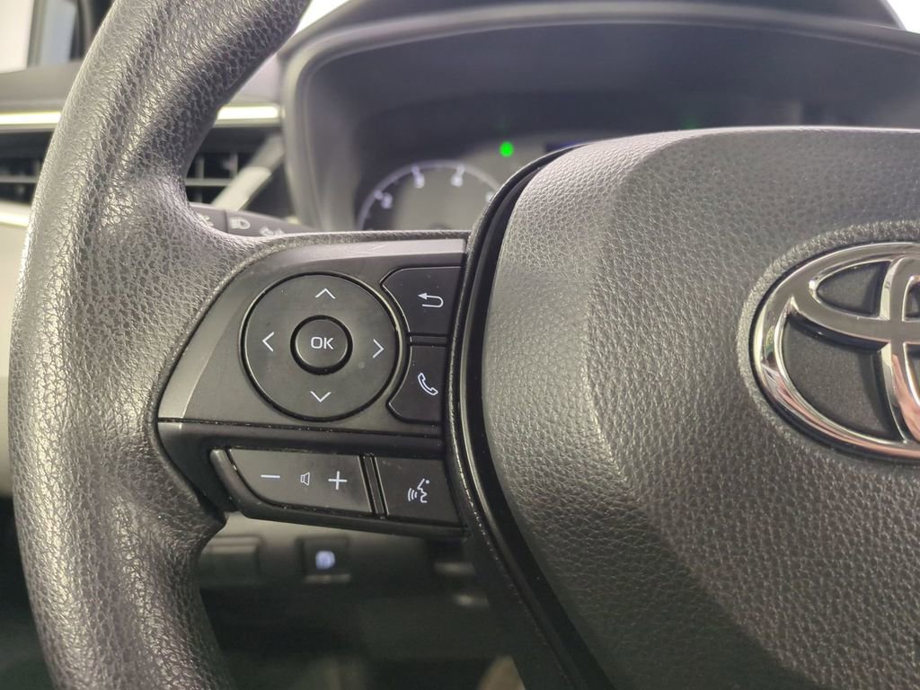 Used 2025 Toyota Corolla LE image 27