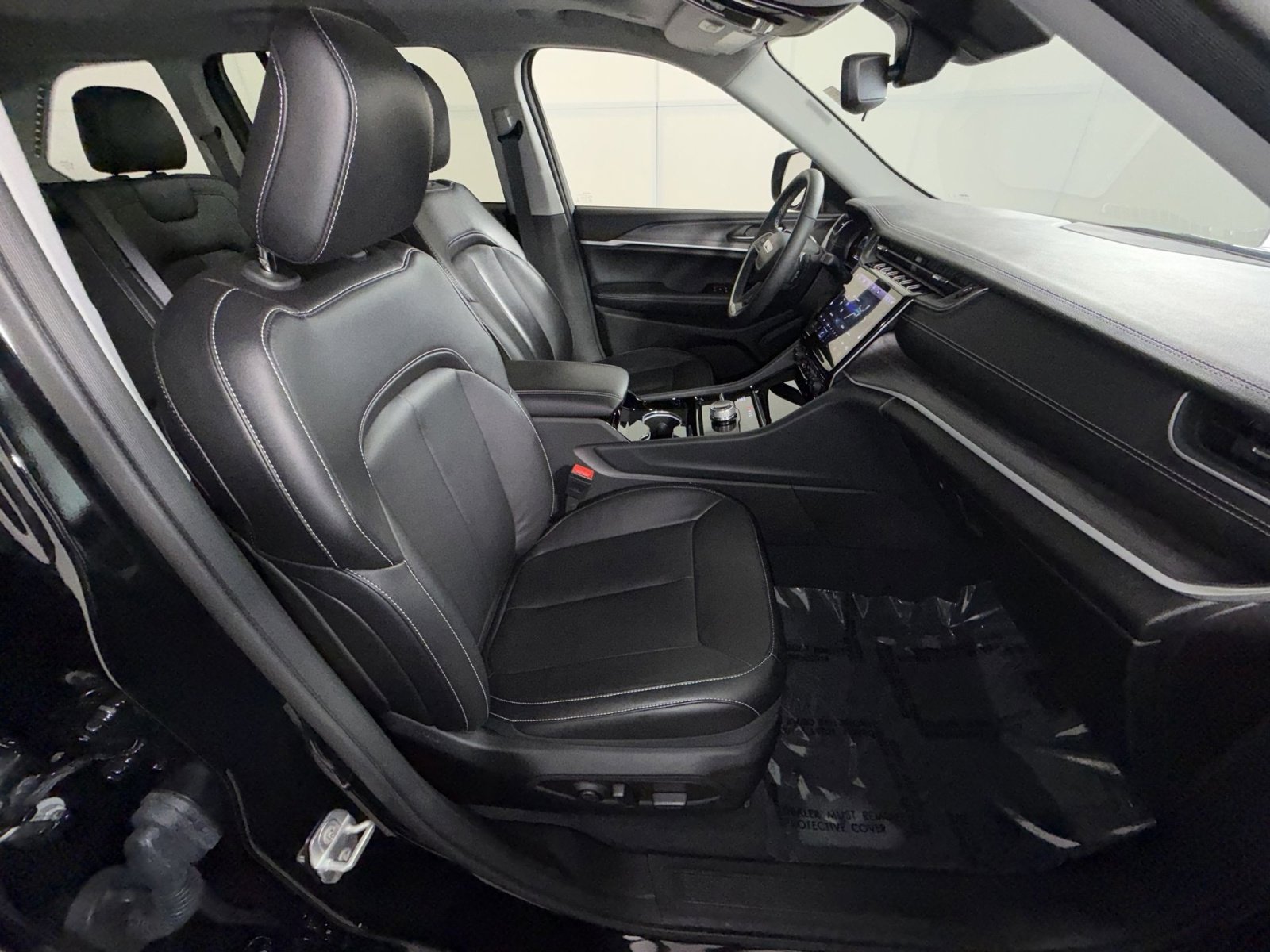 Used 2023 Jeep Grand Cherokee Limited image 27