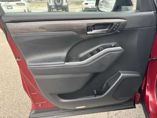 Used 2021 Toyota Highlander Platinum image 11