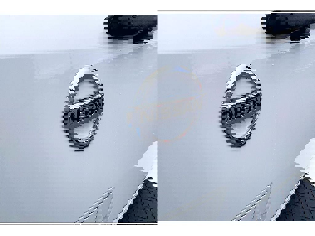 Used 2015 Nissan Armada Platinum w/ 2nd Row Captain Seat Package image 32