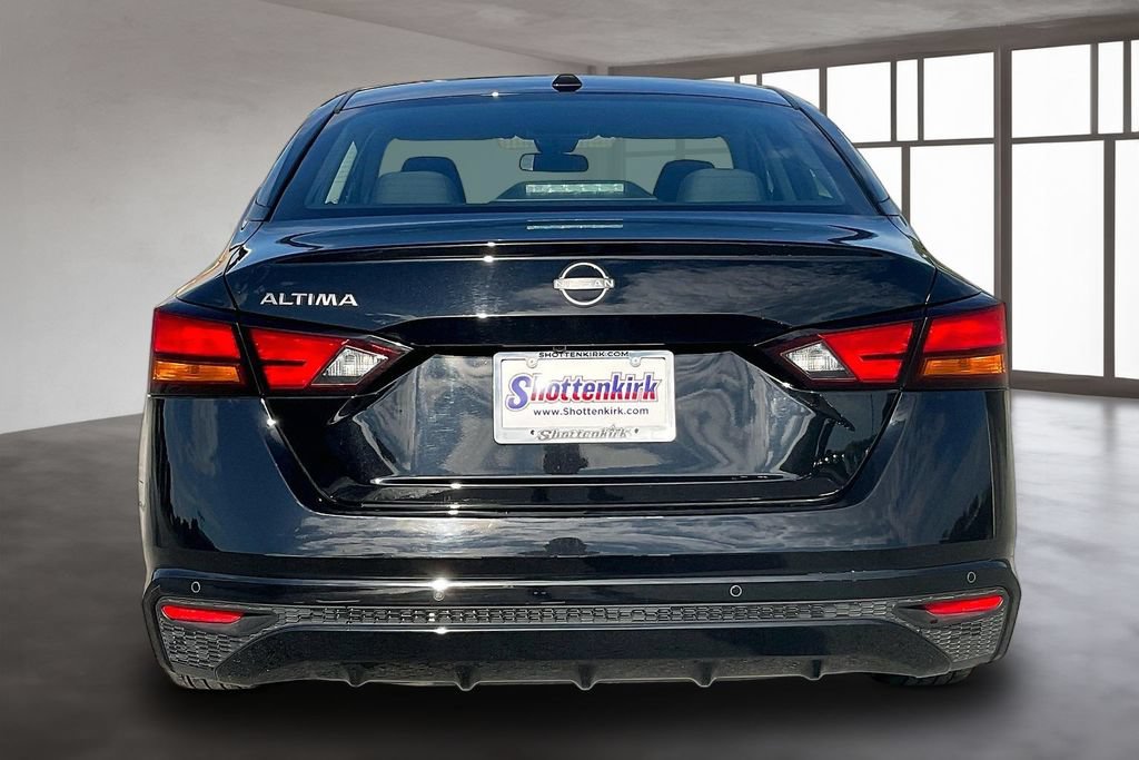 Used 2025 Nissan Altima 2.5 SV FWD image 5