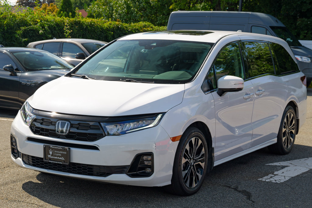 Used 2025 Honda Odyssey Elite image 3