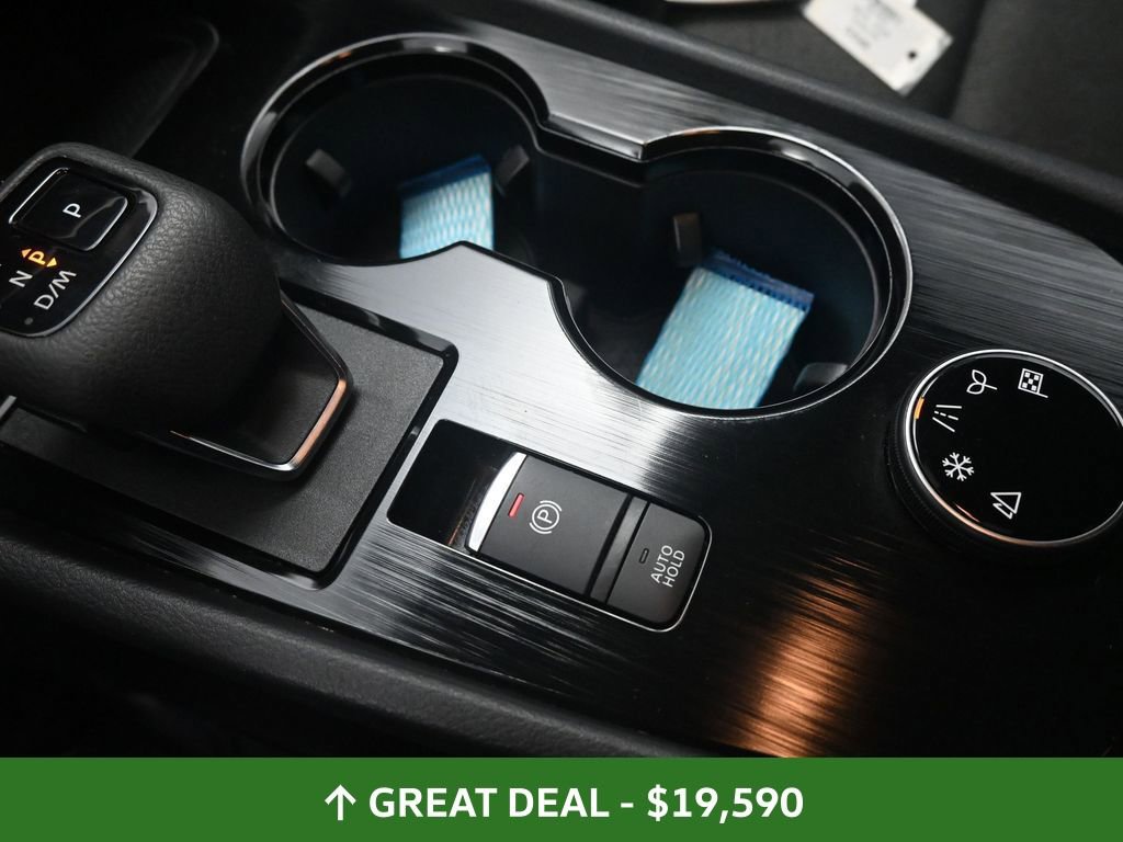 Used 2024 Nissan Rogue SV image 31