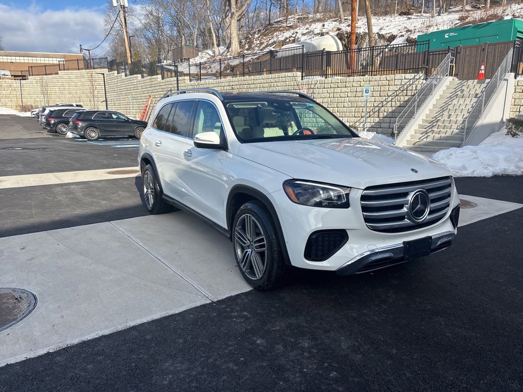 Used 2025 Mercedes-Benz GLS 450 4MATIC image 3