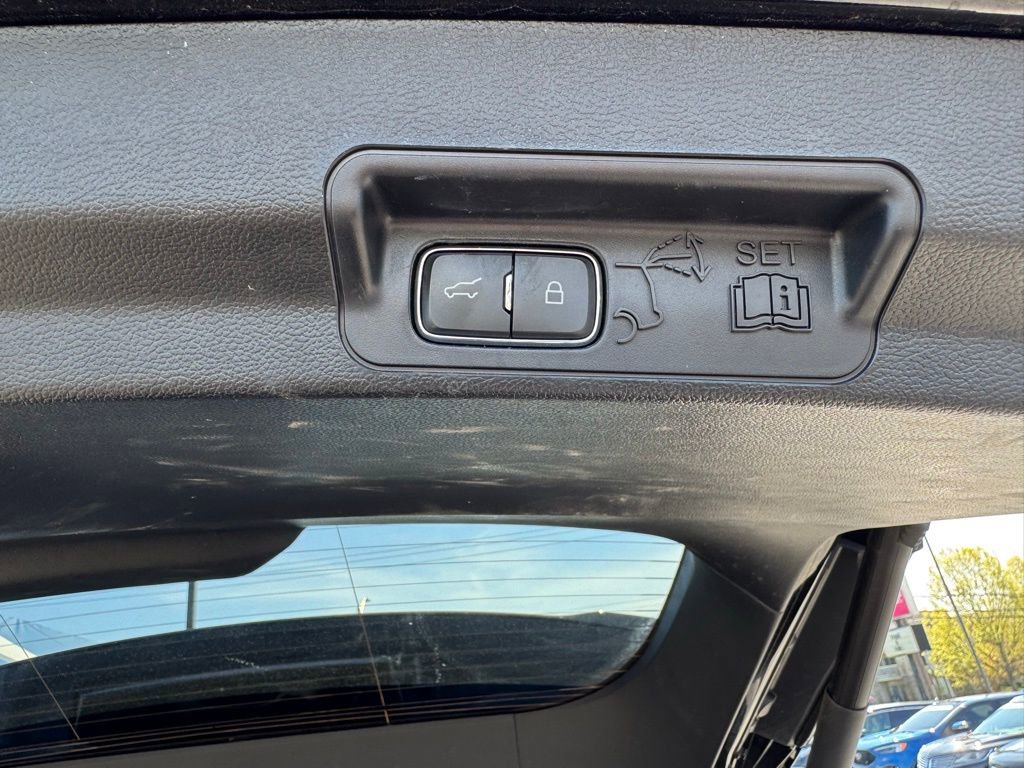 Used 2023 Ford Explorer XLT w/ Equipment Group 202A image 12