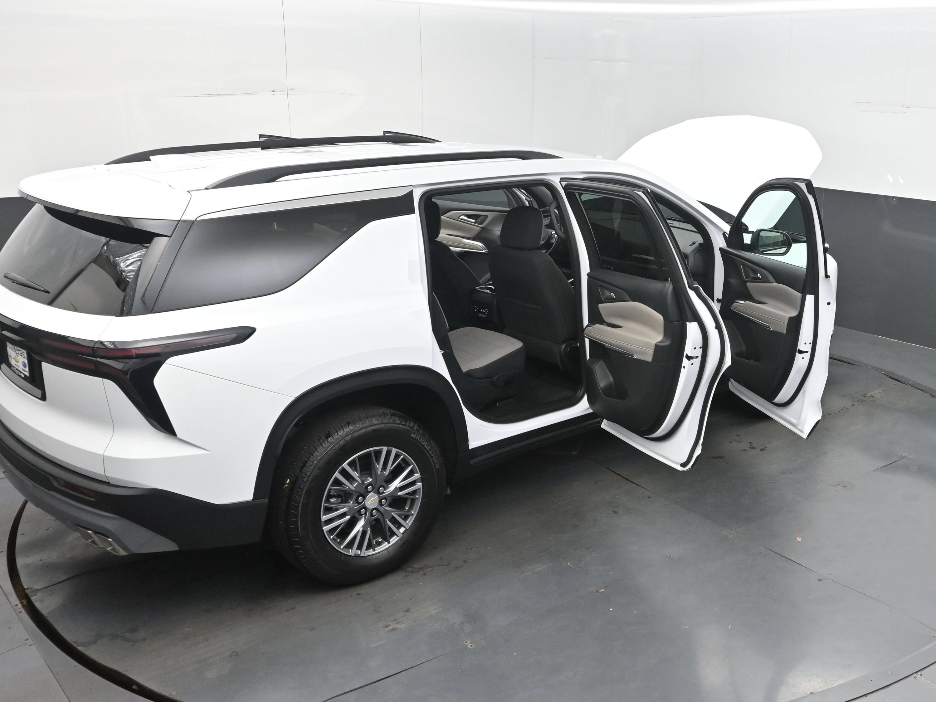 Certified 2026 Chevrolet Traverse LT w/ Driver Confidence Package FWD image 50