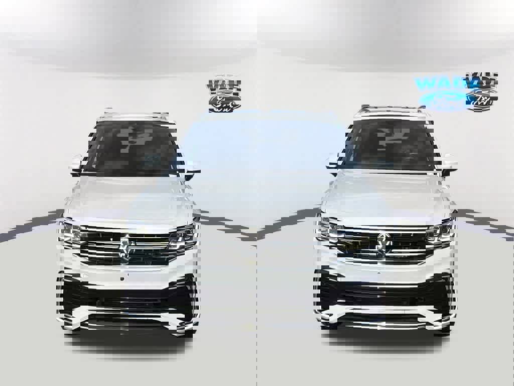 Used 2022 Volkswagen Tiguan SEL R-Line image 2