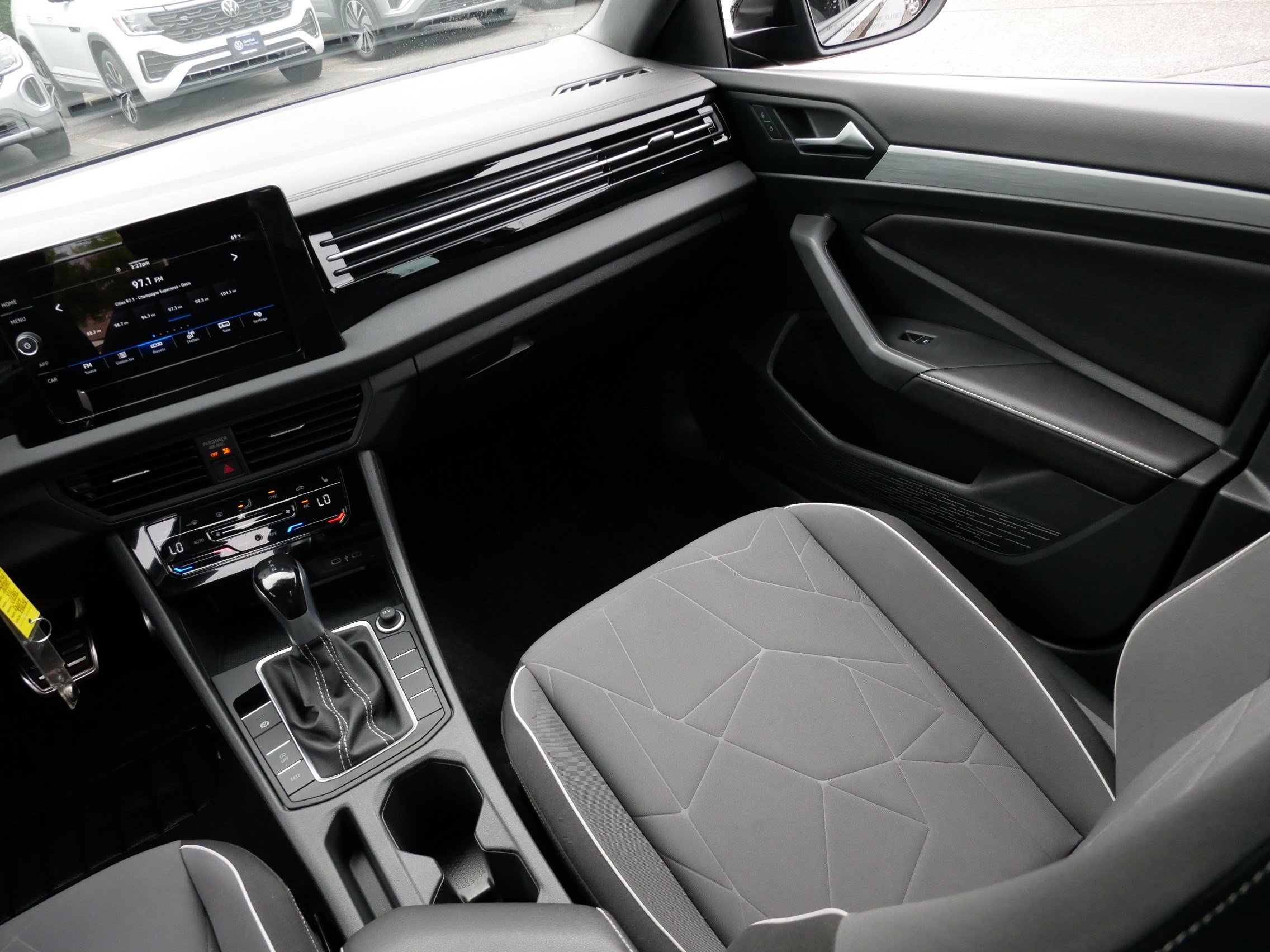 Certified 2025 Volkswagen Jetta Sport FWD image 11