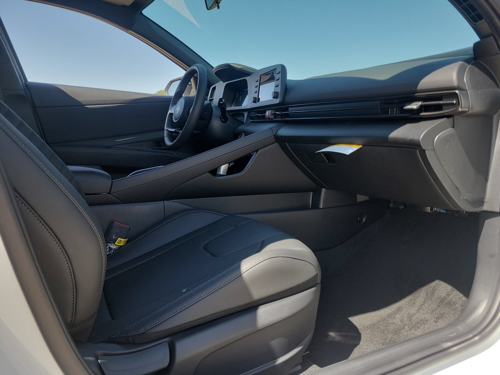 New 2026 Hyundai Elantra SEL Sport FWD image 17