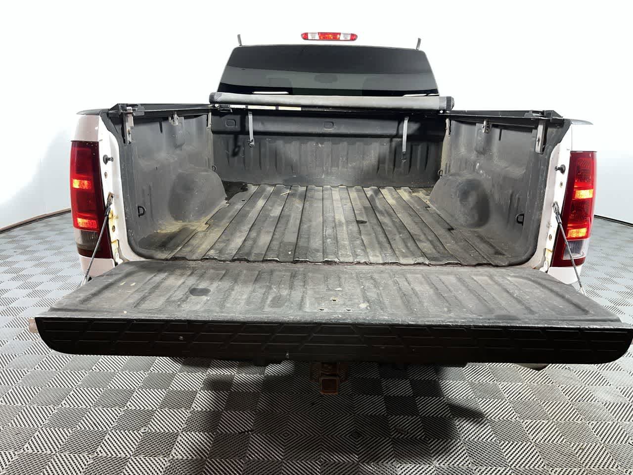 Used 2010 GMC Sierra 1500 SLE w/ Power Pack Plus AWD/4WD image 26