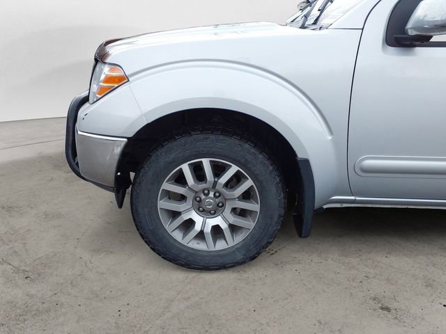 Used 2013 Nissan Frontier SL w/ Moonroof Pkg AWD/4WD image 14