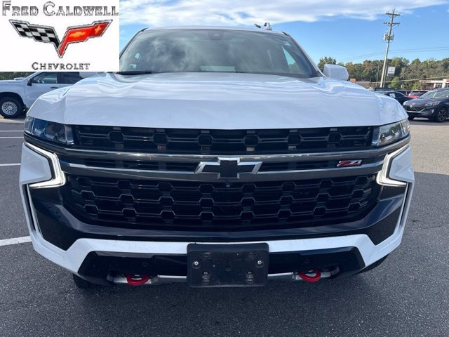 Used 2022 Chevrolet Tahoe Z71 w/ Luxury Package AWD/4WD image 2