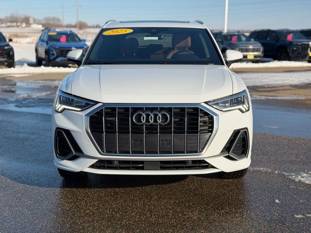 Used 2025 Audi Q3 2.0T Premium image 2
