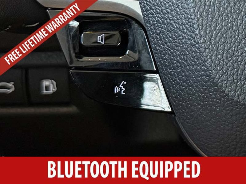 Used 2025 Toyota Camry SE FWD image 11
