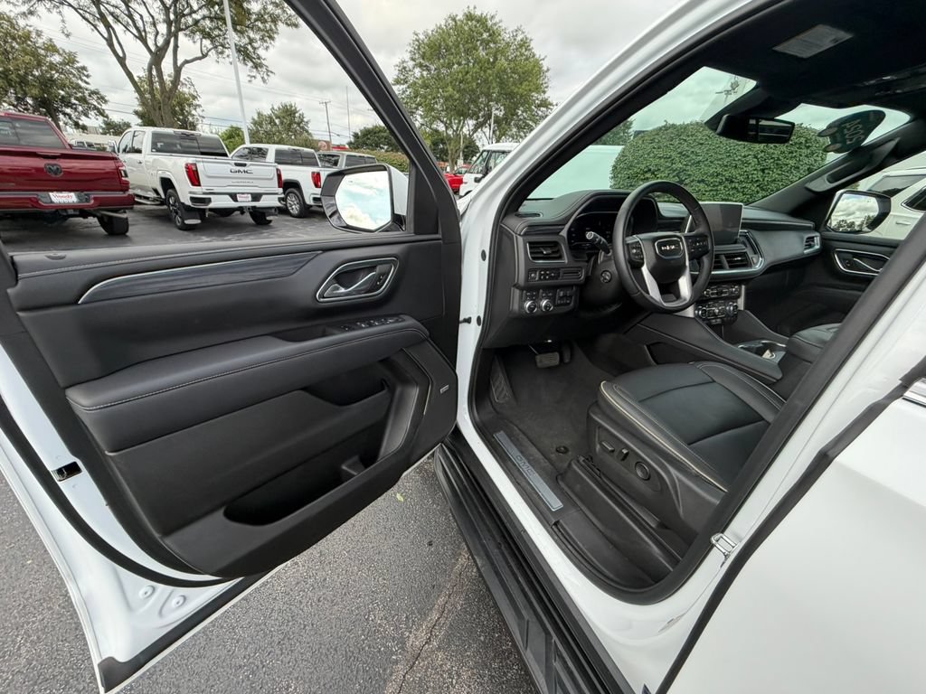 Certified 2024 GMC Yukon XL SLT w/ SLT Luxury Package AWD/4WD image 23