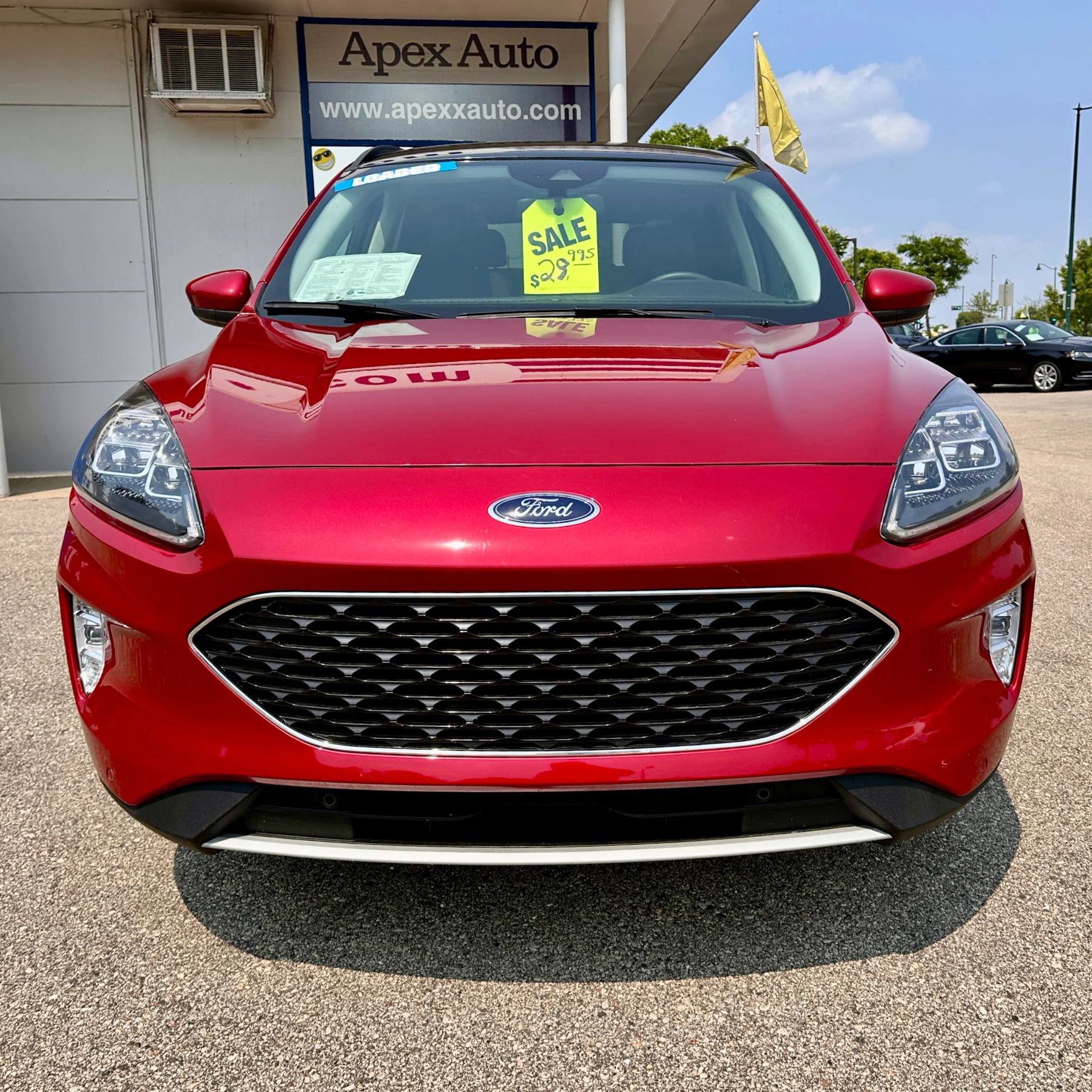 Used 2022 Ford Escape Titanium image 2
