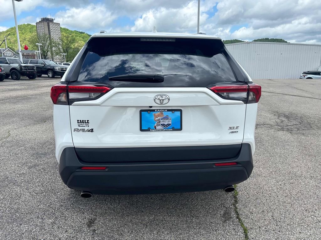 Used 2025 Toyota RAV4 XLE AWD/4WD image 4