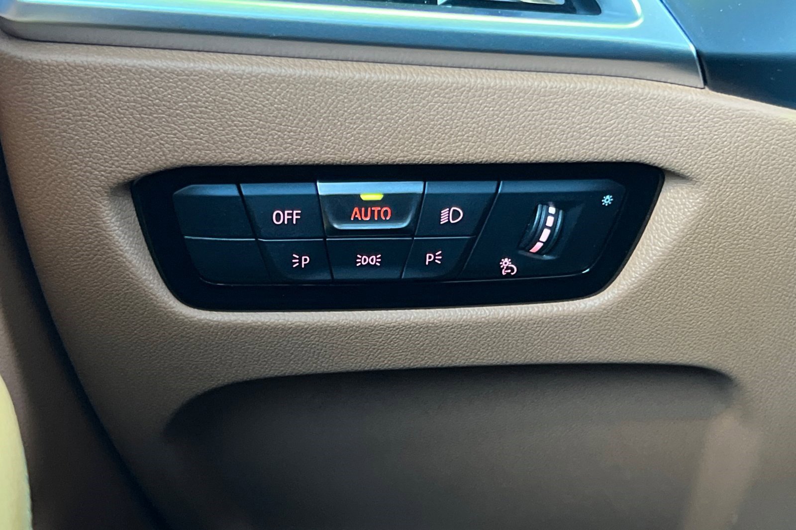 Used 2025 BMW i4 eDrive40 w/ Dynamic Handling Package image 36