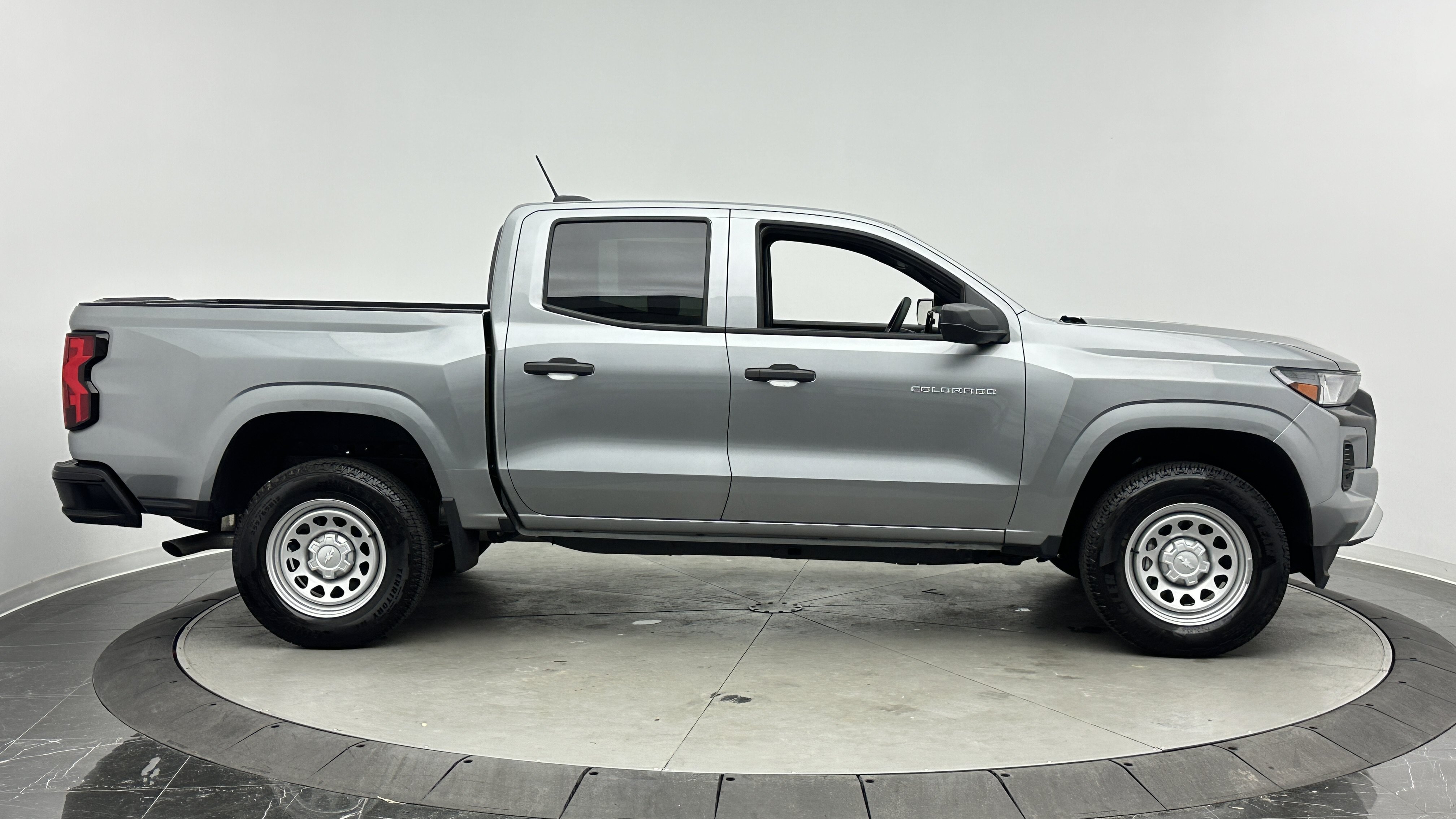 Used 2026 Chevrolet Colorado W/T RWD image 8