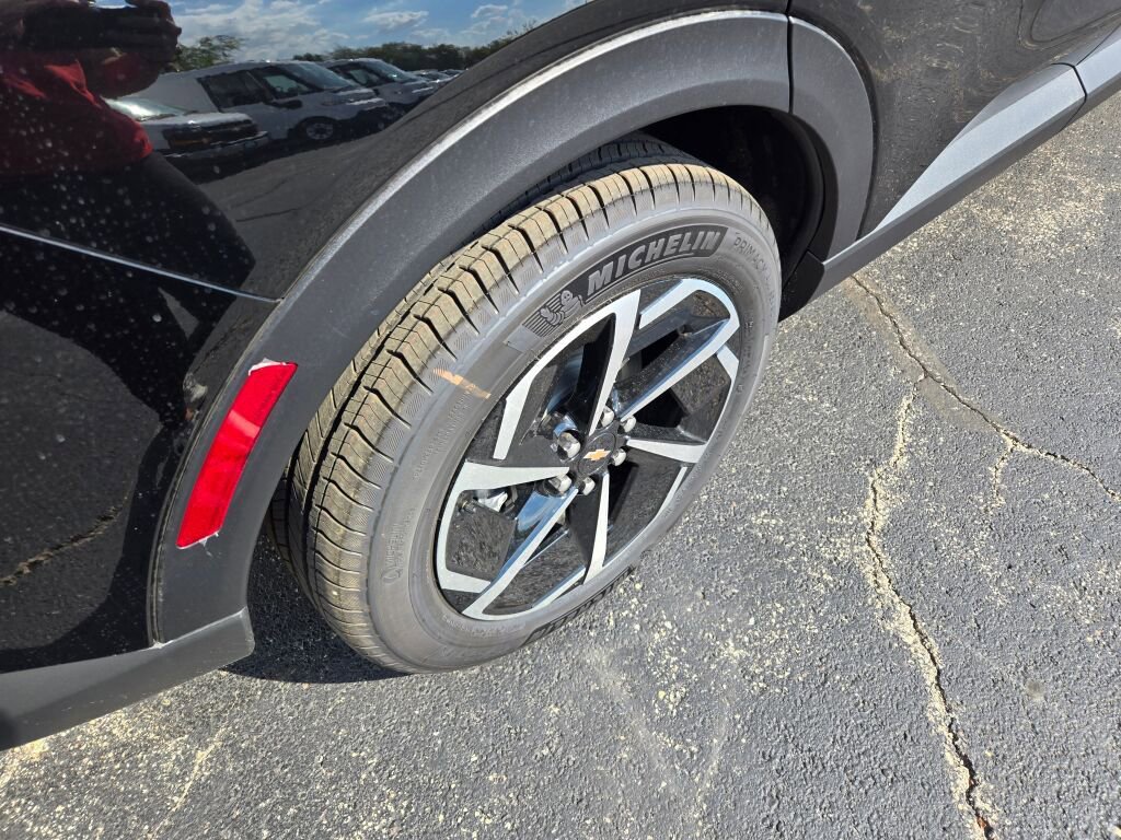 New 2026 Chevrolet Equinox EV LT image 9