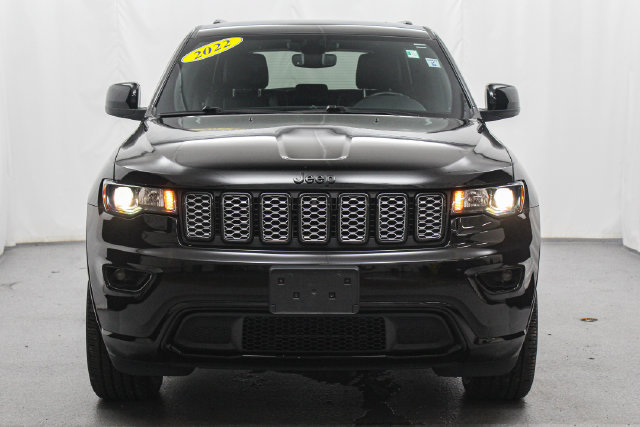 Used 2022 Jeep Grand Cherokee Laredo X AWD/4WD image 3