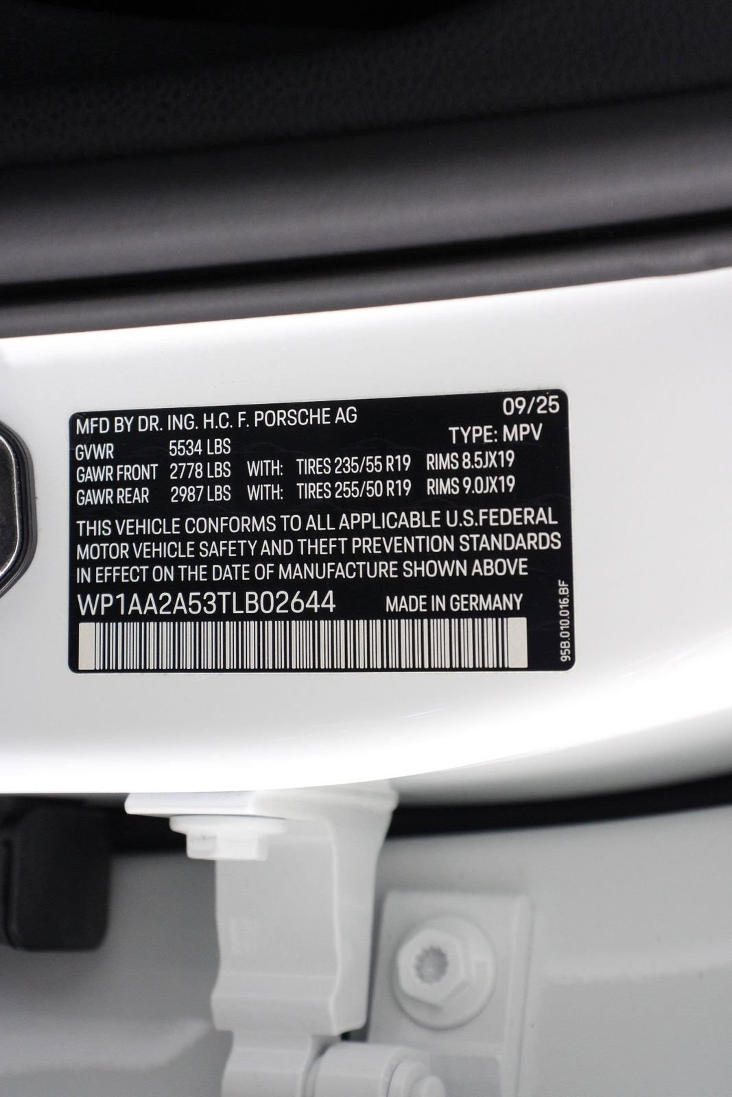 Certified 2026 Porsche Macan AWD/4WD image 19