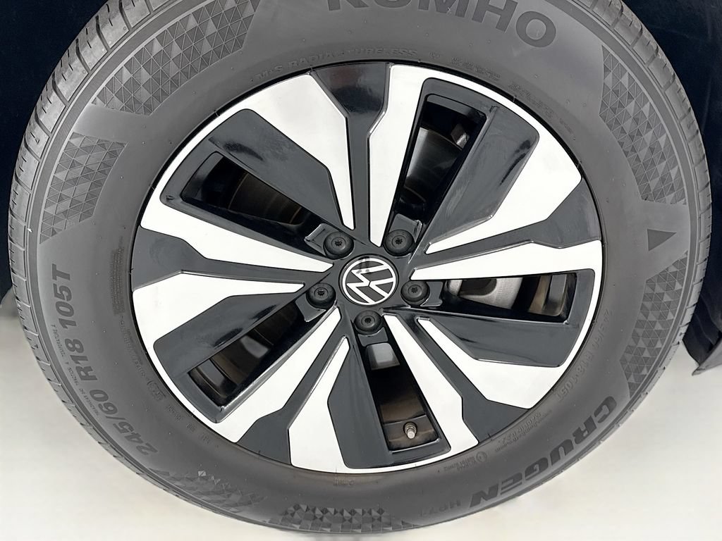 Used 2024 Volkswagen Atlas Cross Sport SE FWD image 30