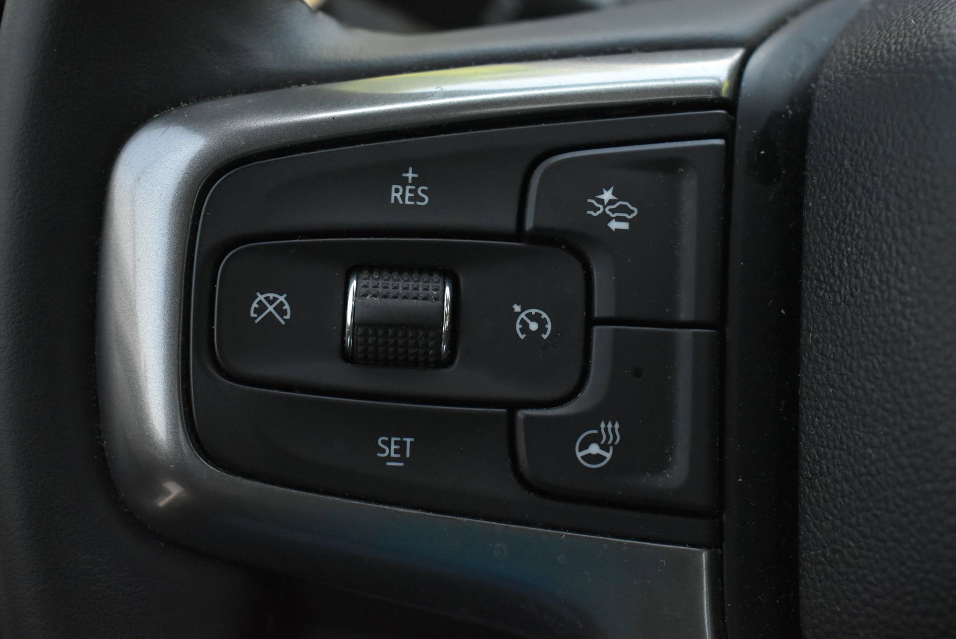 Used 2023 Chevrolet Suburban Z71 w/ Luxury Package AWD/4WD image 21