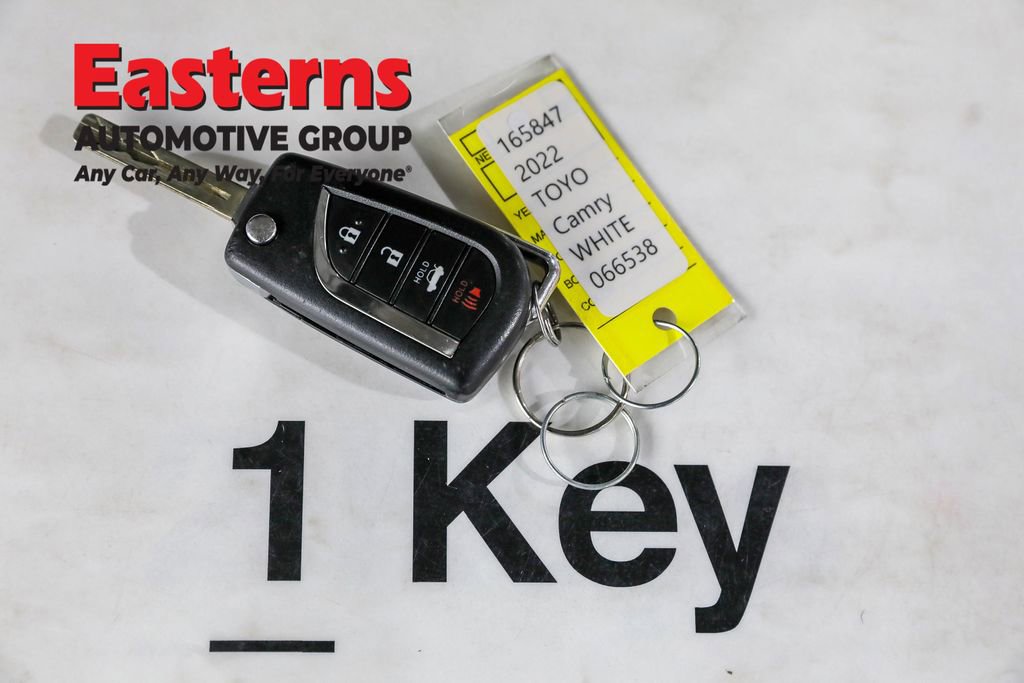 Used 2022 Toyota Camry SE image 23