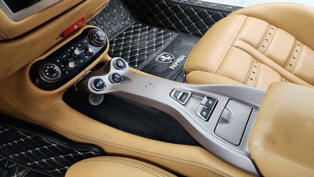 Used 2012 Ferrari California RWD image 21