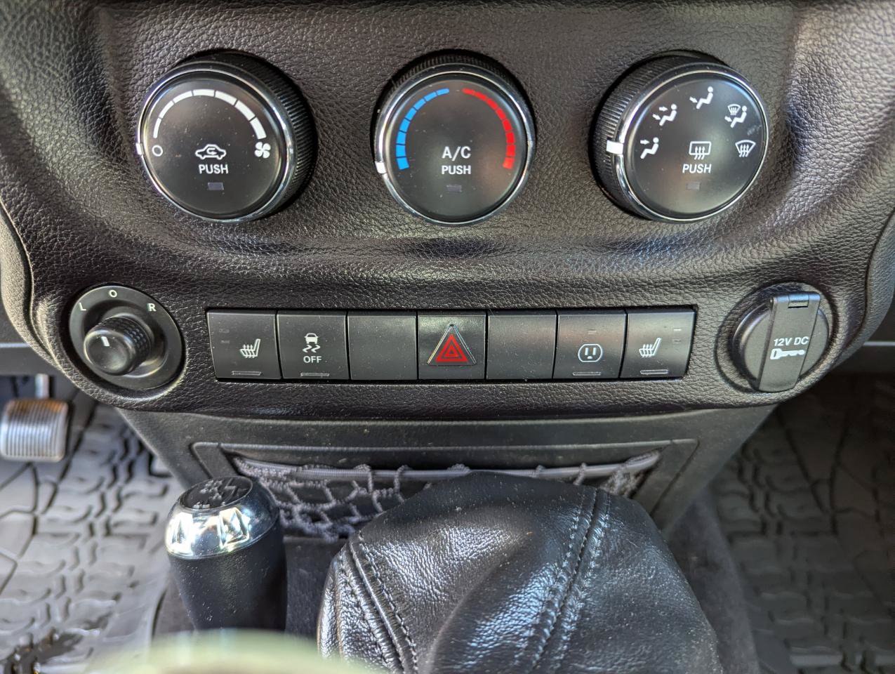 Used 2017 Jeep Wrangler Rubicon AWD/4WD image 25