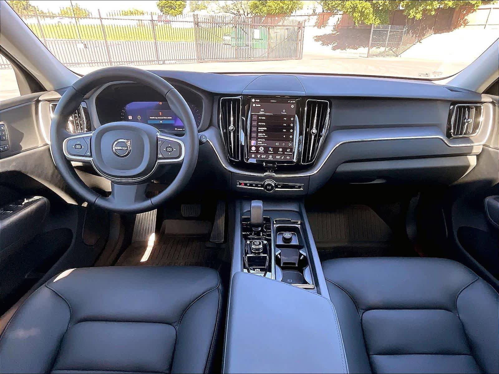 New 2025 Volvo XC60 B5 Core w/ Protection Package Premier image 7