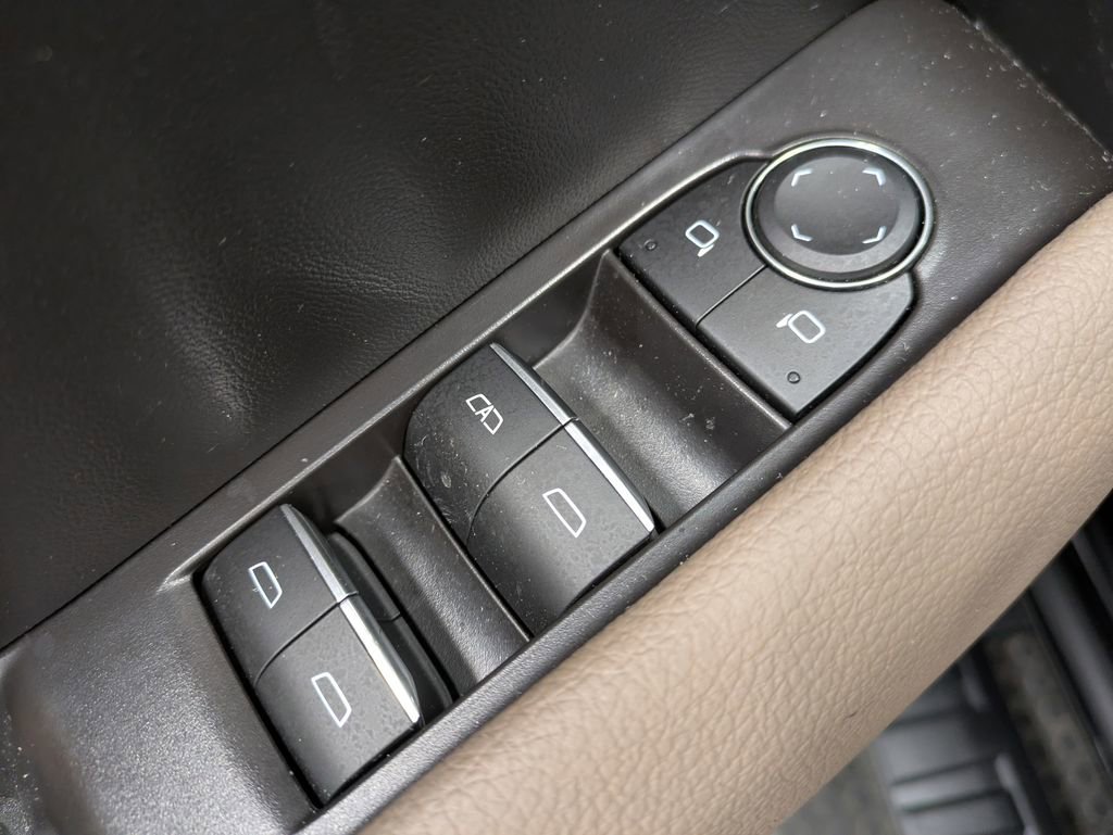 Used 2025 GMC Canyon Denali image 11