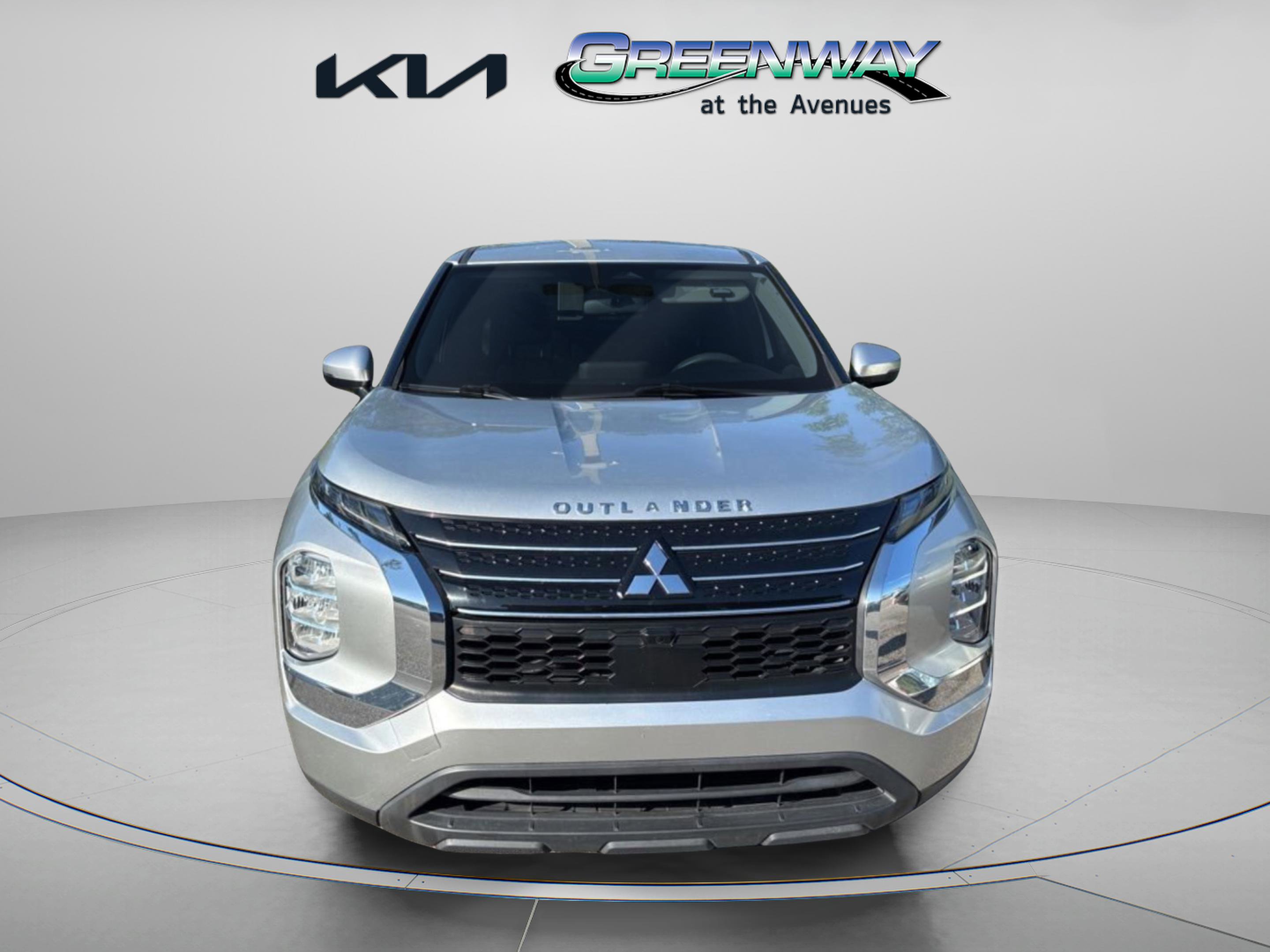 Used 2022 Mitsubishi Outlander ES FWD image 1