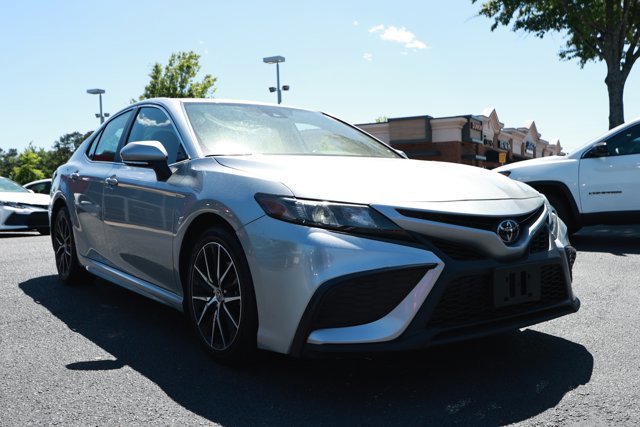 Used 2023 Toyota Camry SE FWD image 3