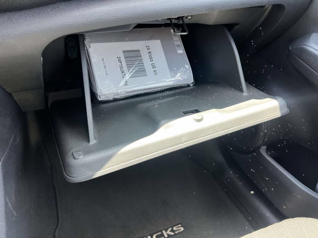 Used 2024 Nissan Kicks SV w/ Interior Electronics Package FWD image 31