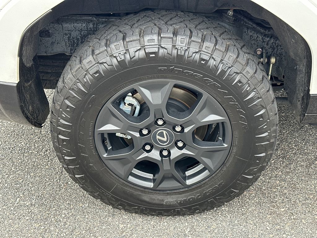 Used 2024 Lexus GX 550 w/ Accessory Package (Z1) image 16