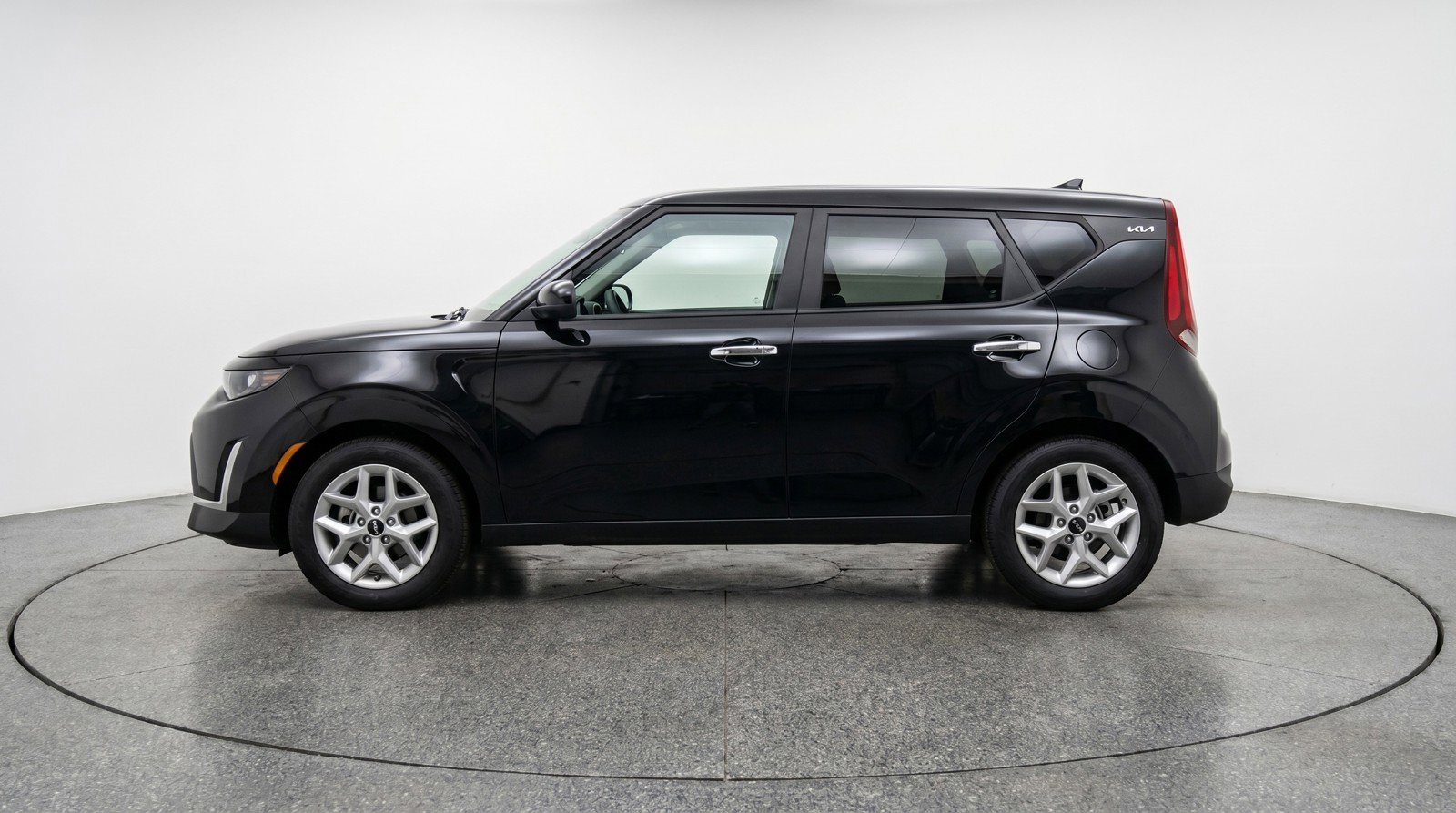 Used 2025 Kia Soul LX w/ LX Technology Package FWD image 5