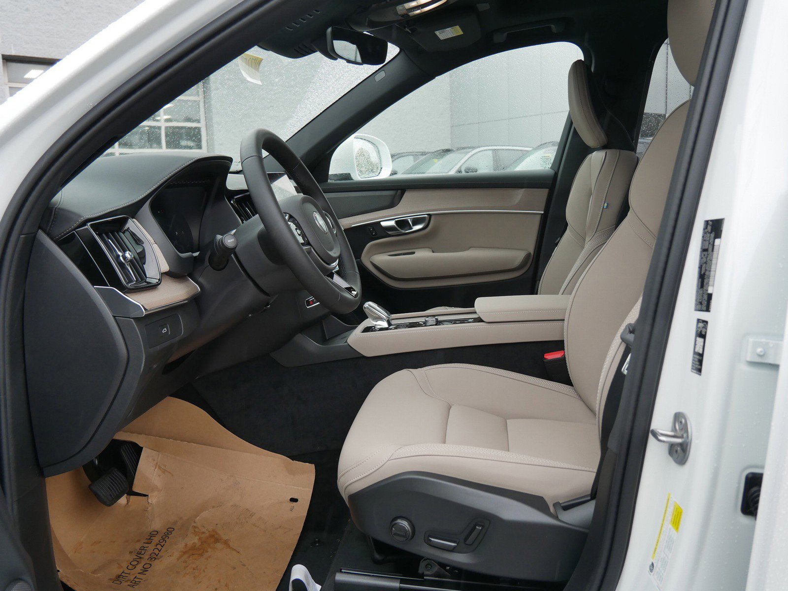 New 2026 Volvo XC90 B6 Plus w/ Protection Package image 5