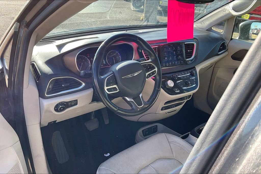 Used 2018 Chrysler Pacifica Touring-L Plus w/ Advanced Safetytec Group FWD image 7