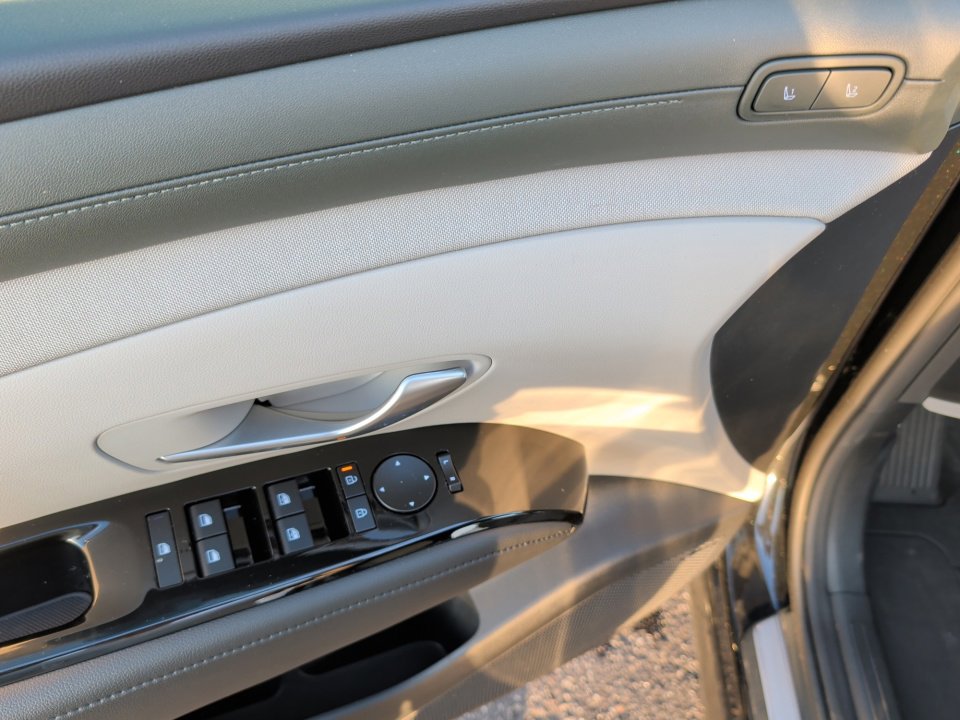 Used 2025 Hyundai Tucson Limited image 32