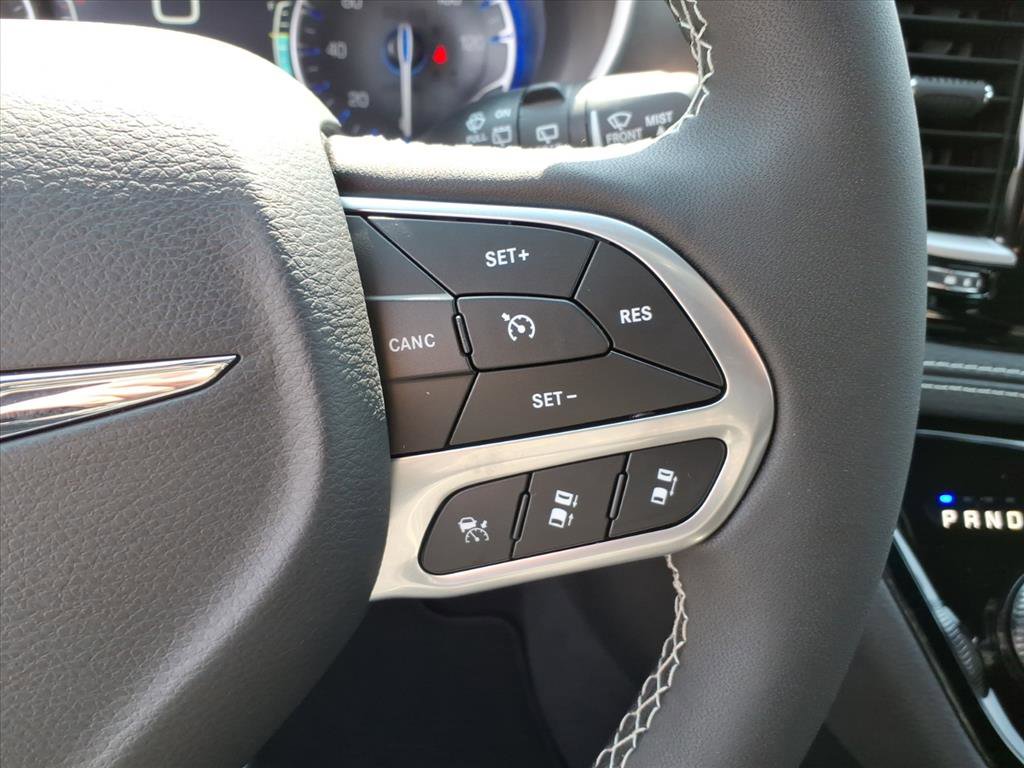 New 2026 Chrysler Pacifica Select image 21