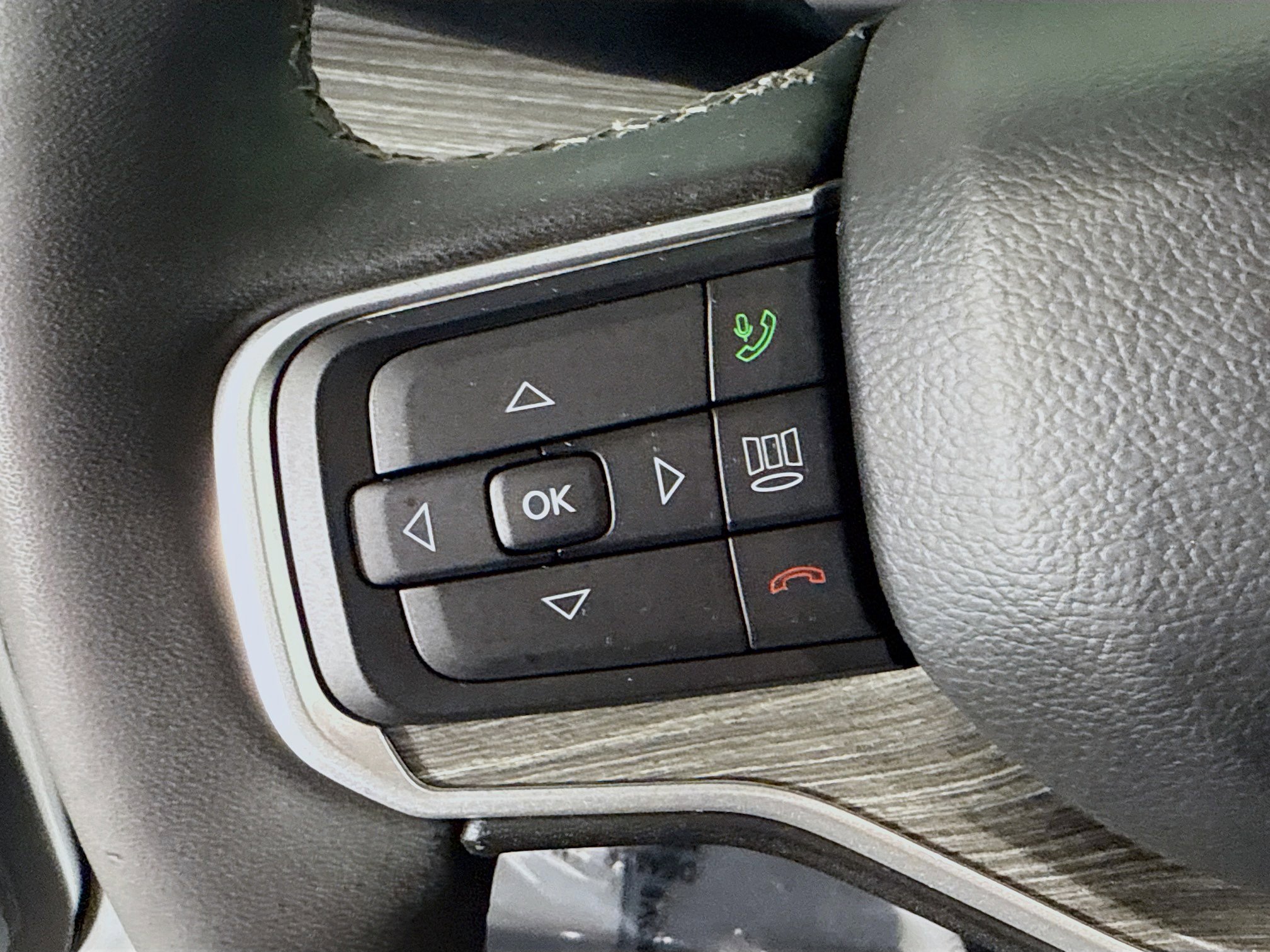 Used 2024 Jeep Wagoneer L Series II w/ Flexible Seating Group RWD image 14