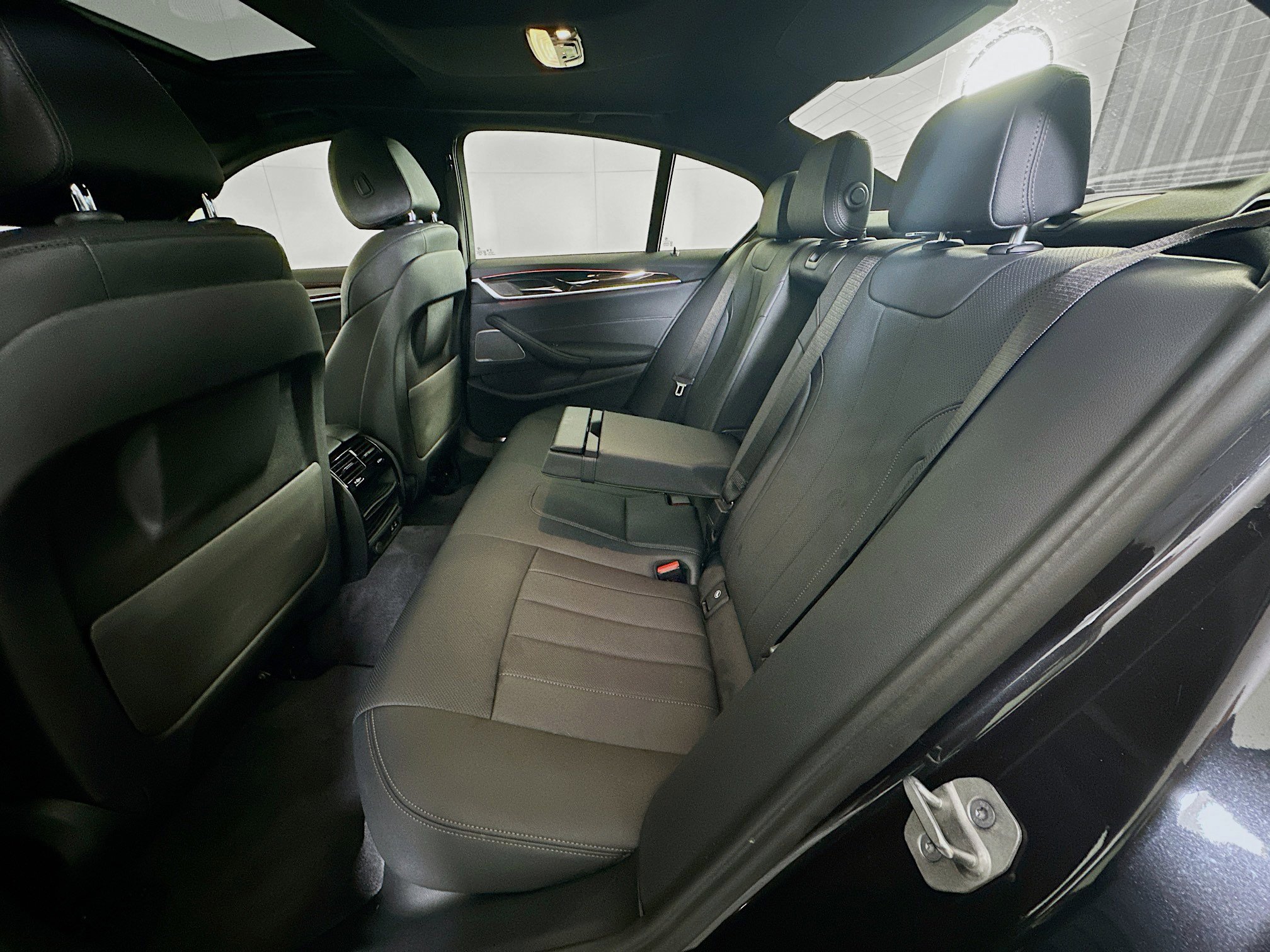 Used 2023 BMW 530i w/ Premium Package image 30