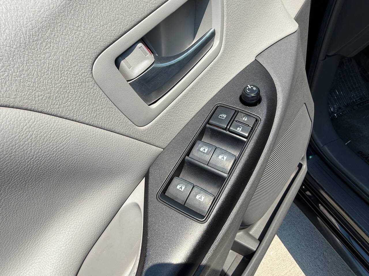 Used 2017 Toyota Sienna LE FWD image 31