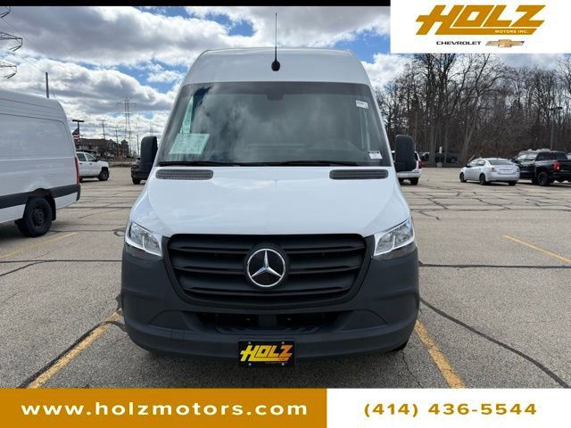 Used 2024 Mercedes-Benz eSprinter 170 Cargo image 2