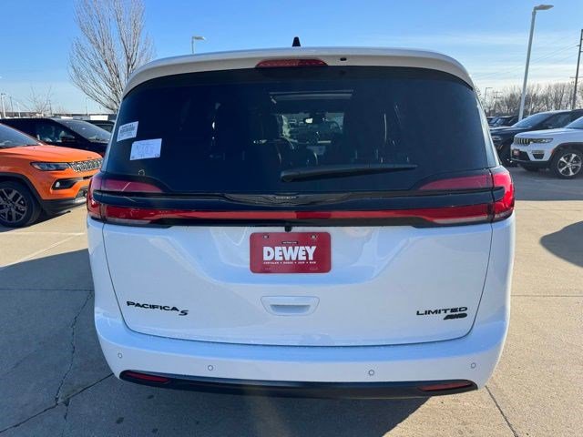 New 2026 Chrysler Pacifica Limited w/ S Appearance Package image 6